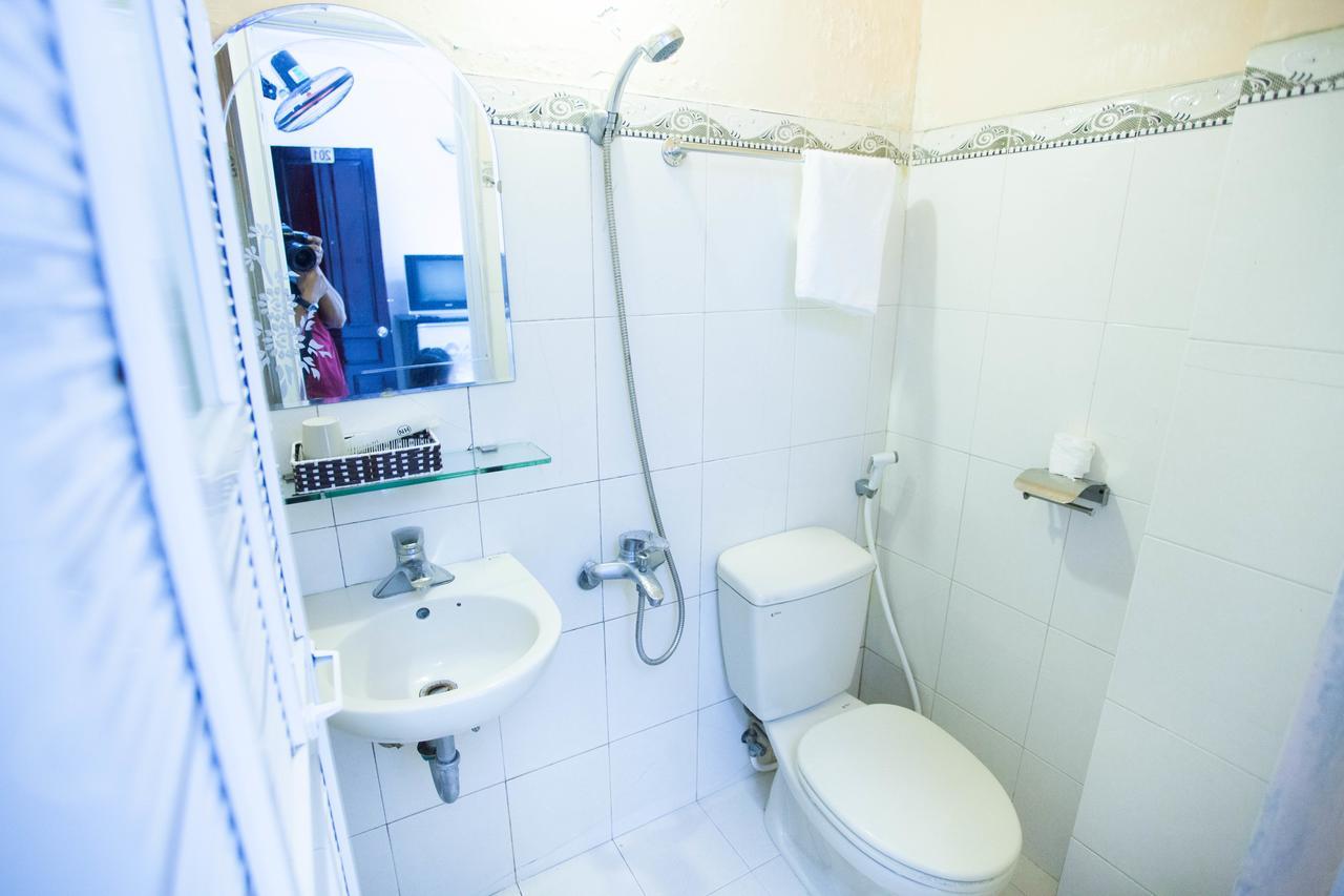 Hoang Trieu Hotel フエ エクステリア 写真