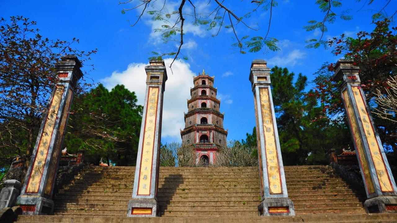 Hoang Trieu Hotel フエ エクステリア 写真