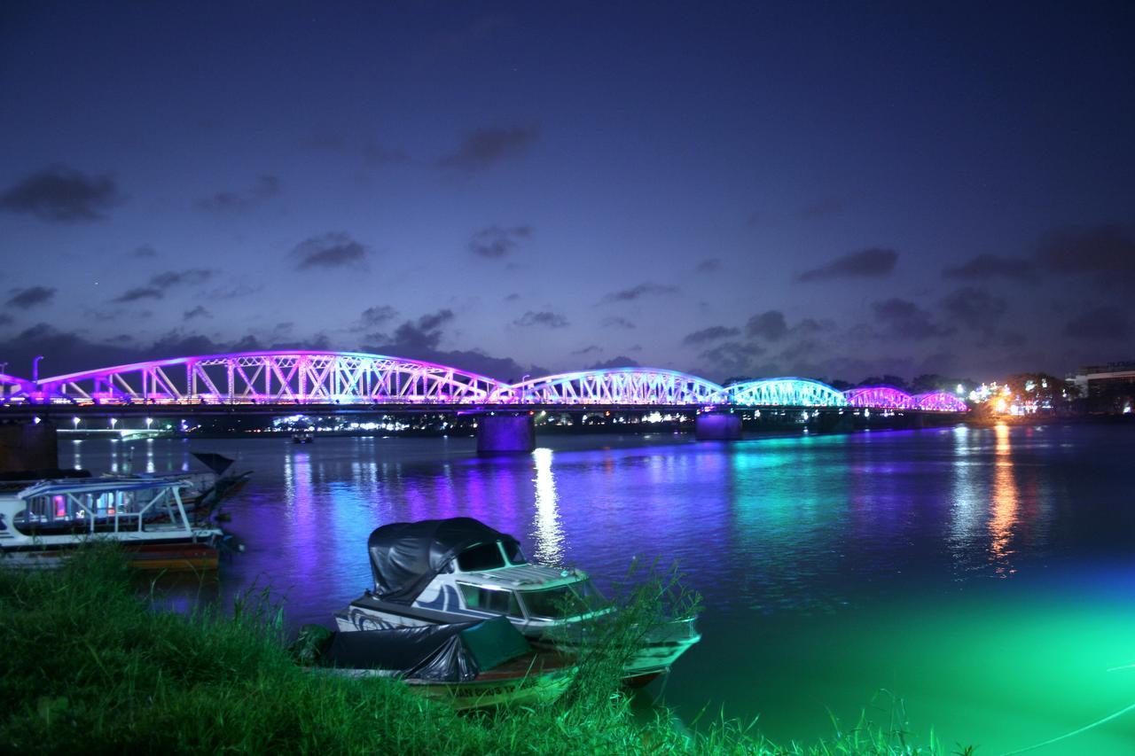 Hoang Trieu Hotel フエ エクステリア 写真