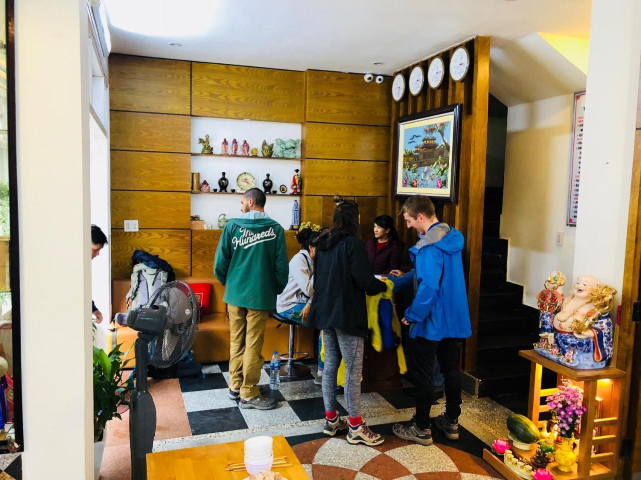 Hoang Trieu Hotel フエ エクステリア 写真